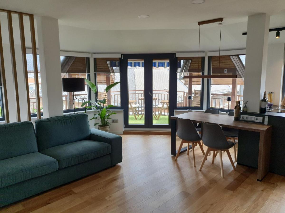 Modern Top Floor Loft With Balcony Budapest Exterior photo