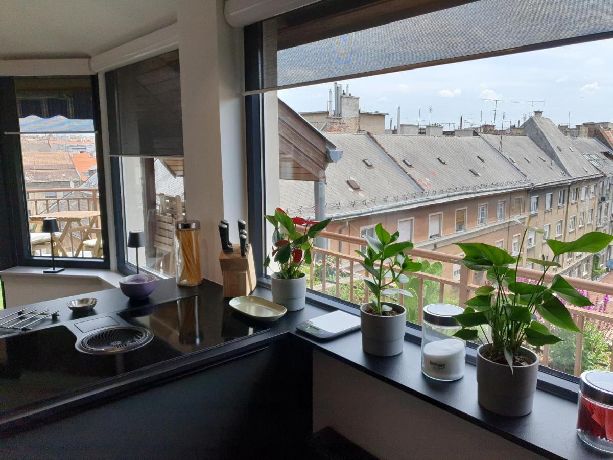 Modern Top Floor Loft With Balcony Budapest Exterior photo